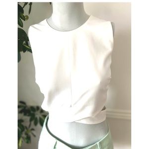 Lovers& Friends Wht sleeveless mid riff top~SZ L